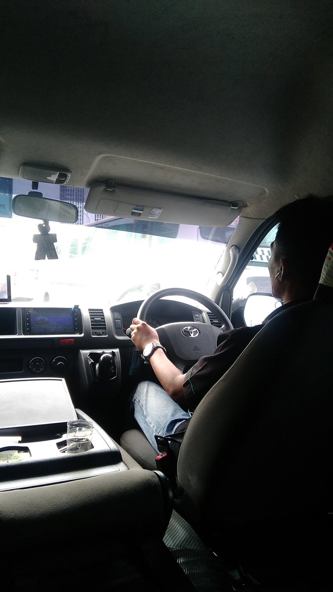 dedendelicious's tweet image. min @Lintasshuttle tolong ini kenapa yah driver rute mangga 2 square - bdg hari senin tgl 19 maret 2019 keberangkatan jam 09.45 pagi , ini malah keluar tol cikarang barat yg seharusnya ga keluar tol ini, pas keluar tol malah macet total jd buang2 waktu konsumen, trims !