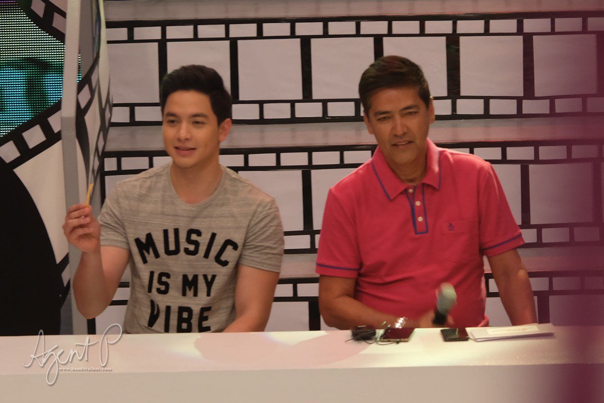 agent_pau's tweet photo. #GwapoMoALDEN ! Pengeng fries.
Also, hello, #BossDen
#ALDENRichards https://t.co/0ArK2moYLP