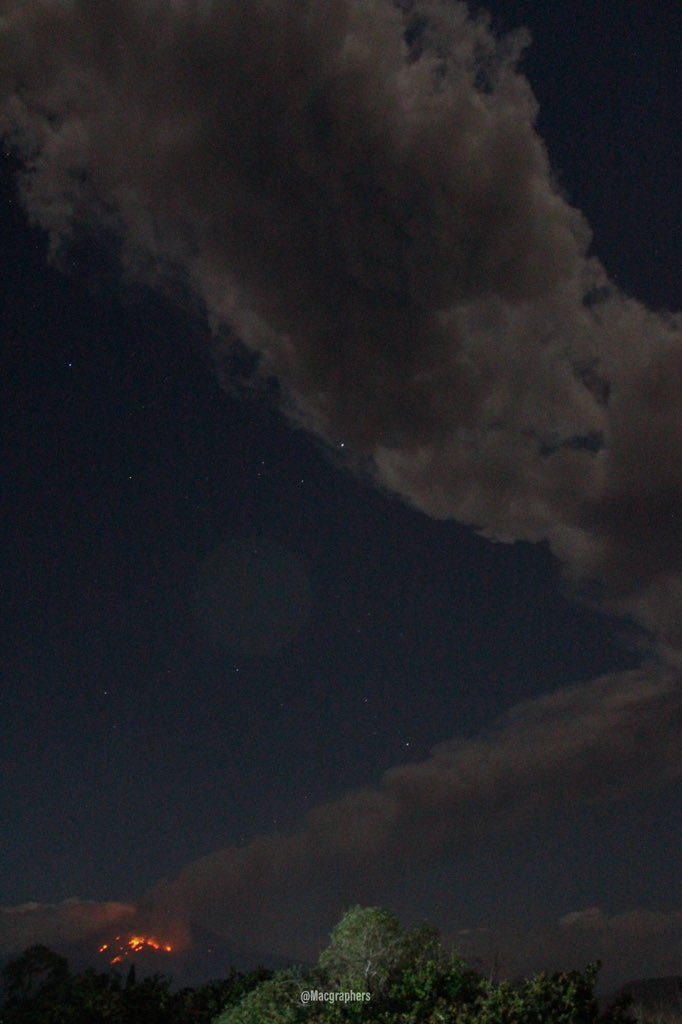ExploraPuebla's tweet photo. Explosión del volcán #Popocatépetl a las 21:38.

IMPORTANTE: Manténgase alerta por posible caída de ceniza en la ciudad de #Puebla, seguir las recomendaciones de las autoridades.
📸: Zurii Maca. https://t.co/M1IMN6MsSe