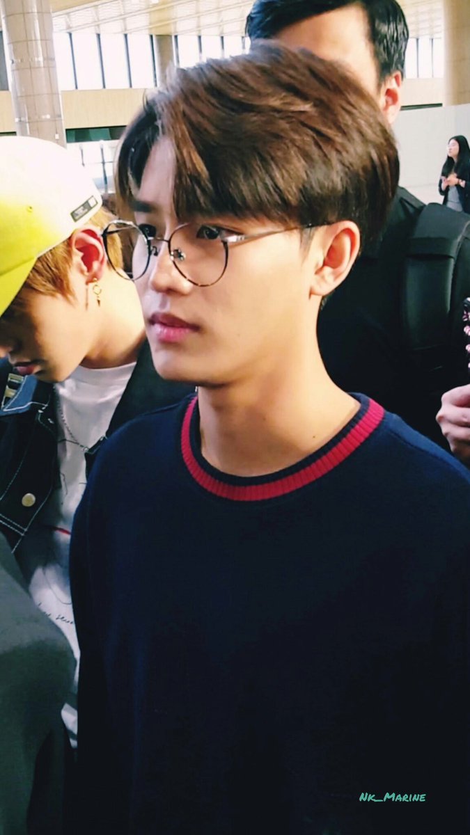 180518, if we talked the best airport looks from taeil heres the date > 180518!! that day taeil killed us softly with his specs/glasses 〇-〇♡please wear more specs in airport looks, i beg you moon taeil ;3;)>