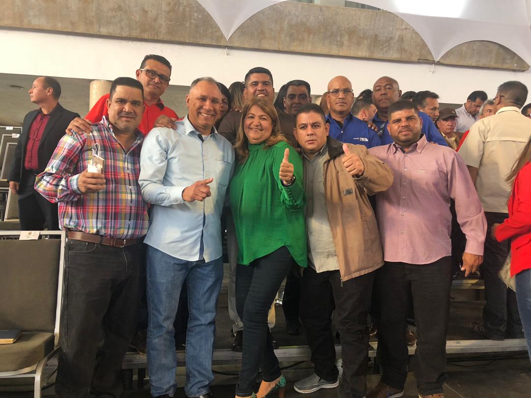 AlcEzeZamora's tweet image. #18Mar Junto a la gobernadora @yelitzePSUV_   y sus homólogos,  el alcalde @Raul_Brazon acompañó al Pdte @NicolasMaduro durante el balande del ejercicio Anakarina Rote 2019 #Vzla #Monagas #ZamoraSomosTodos #JuntosTodoEsPosible  #PlanParaServiciosBásicos