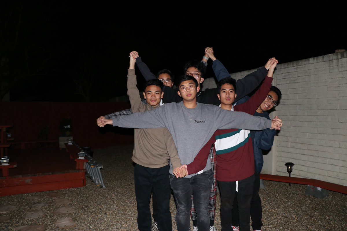 HulianHose's tweet image. What would it look like if we merged two stars and created a supernova