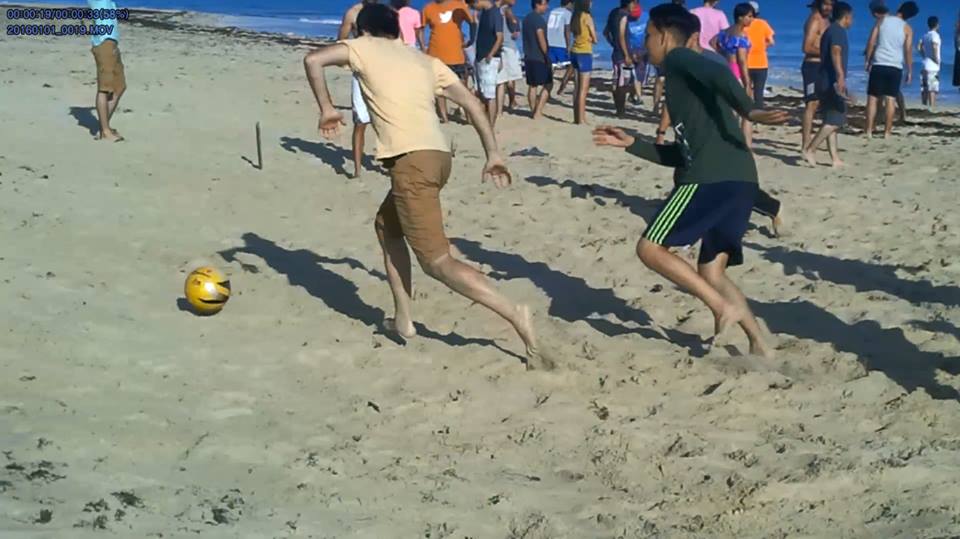 icpc_caribbean's tweet photo. 🧐Los participantes en el #Caribbean #IcpcTraining🏋️♂️🏋️♀️💭💡🎈 amantes del #fútbol⚽️ aprovecharon la arena de la playa🏖️🇨🇺 para un partido bajo el sol🌞😎⛱️ https://t.co/IXoKs2pbWy