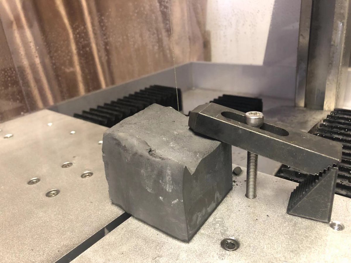 InsollTools's tweet image. Graphite #graphite cutting machine and tools #machinetools diamond #diamonds wire loop #loops , high cutting speed and super cutting surface #surface . nancy@insolltools.com  ensolltools.com