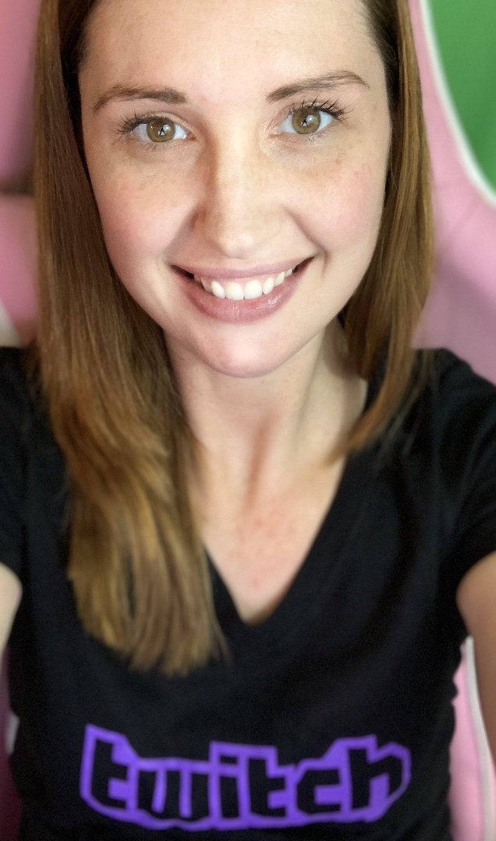 Aroura_Lily's tweet photo. It’s time to jump on iSkyify for another #MinecraftMonday stream! Where is the #WifeySquad at? #gamergirl #pcgamer #minecraft #twitchaffiliate #prettyinpink #twitchinteractive #iskyify #iskyifystreamteam #wishlist #gametime #supportallstreamers https://t.co/4aRERY2tit