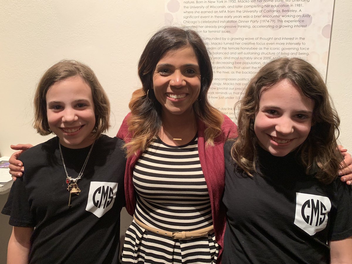 Clark_Orchestra's tweet photo. Met some students on the 2set violin concert tonight! So much fun! 🖤💛🎻 https://t.co/X68MOpQ1jJ