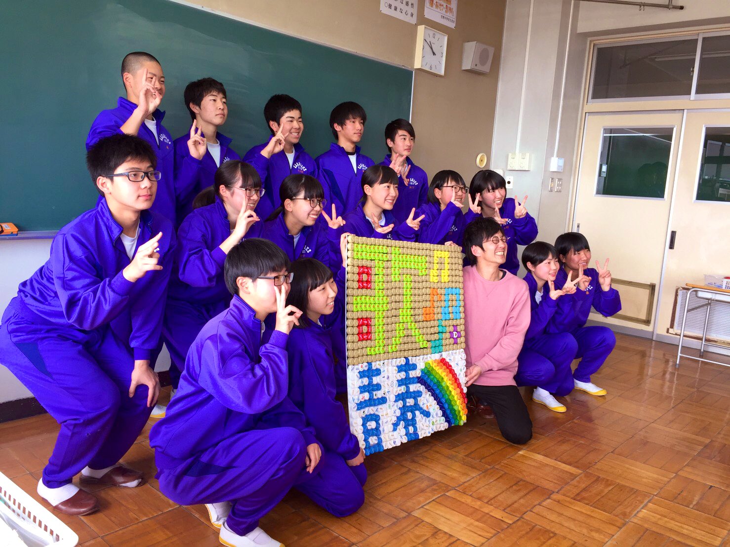 Wai Wai Groovin ワイグル 笠懸中学校卒業生の皆さん 岡田校長はじめ先生方 在校生の皆さん お聴きいただいた皆さん 本当にありがとうございました 早速 職員玄関に飾っていただきました だんだんこだわりが出てきて 完成度も上がりました