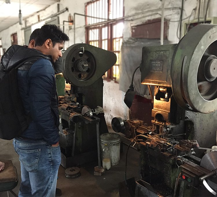 CandidMachinery's tweet photo. Nice to receive our India customers who are interested in our sewing needle and safety pin making machine. We showed our machine in operation and We discussed deeply with them of each part 
Hope we can establish long-term cooperative relations in future. 
https://t.co/7Y0GF26VEQ https://t.co/DzSpRmJS2t