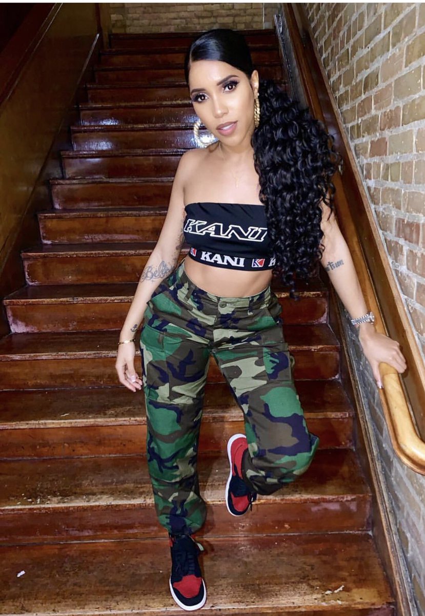 CasarahB's tweet photo. Makeup slayed by me on the beautiful comedian Jasmine Brown. Book me on styleseat 💋 https://t.co/zQZT0Ii05l
