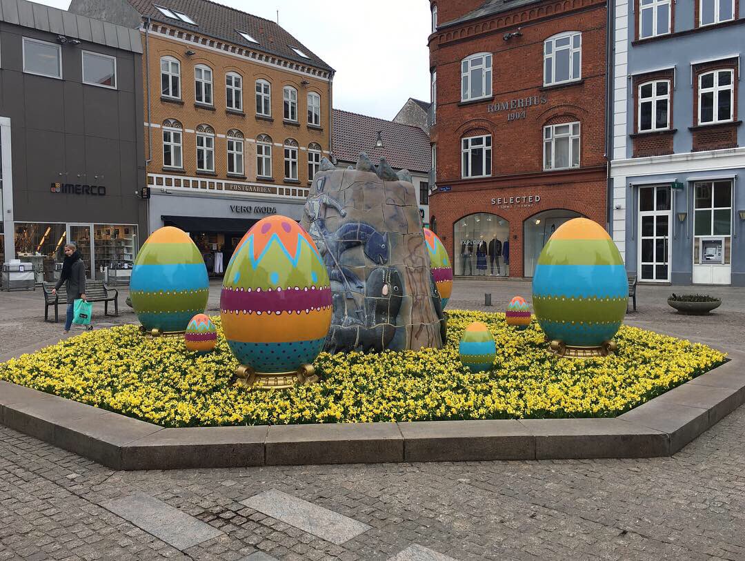 tema_design's tweet photo. Easter is approaching so take a look at some of the egg-coting props we’ve done over the years.

Let us know if you see something you’d like to order. 
#easter #easterdecoration #eastereggs #easterbasket #easterbunny #themeddecoration #temadesign https://t.co/QnqzA0SB0h