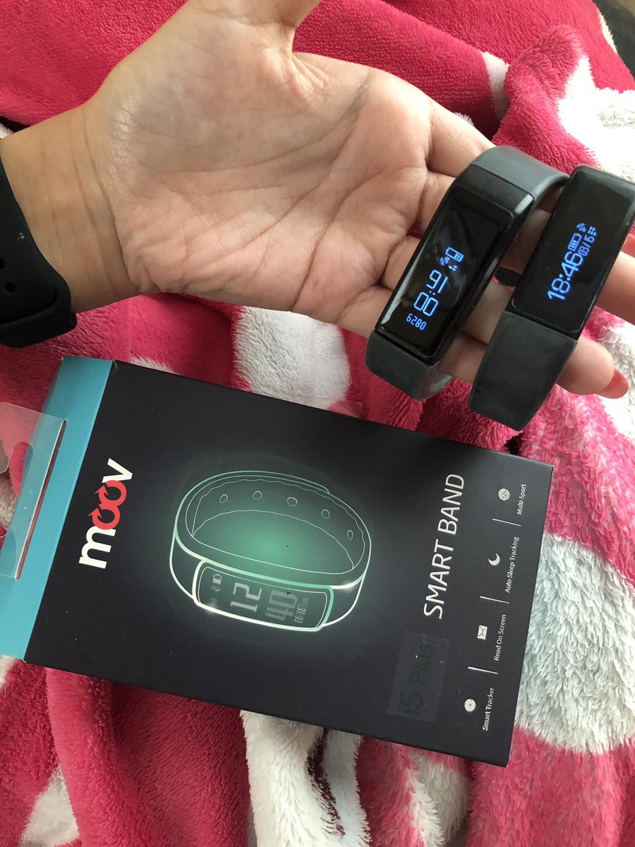 shittydamnit's tweet photo. นาฬิกาออกกำลังกาย moov smart watch รุ่น i5plus มี2เรือน ใช้ได้ปกติทั้ง2อัน ขายเพราะป๋า��ื้อapple watchให้แล้ว อันนี้ไม่ได้ใช้แล้ว (มี2เพราะเมาคิดว่าหายเลยไปซื้อใหม่อีกอัน สรุปอยู่ใต้เบาะรถ) ซื้อมาอีกไม่กี่ร้อยก็1,000แล้ว ขาย400พอ ส่งฟรี #ส่งต่อคสอ #ส่งต่อสกินแคร์  #ส่งต่อเสื้อผ้า https://t.co/zhtLHK011n