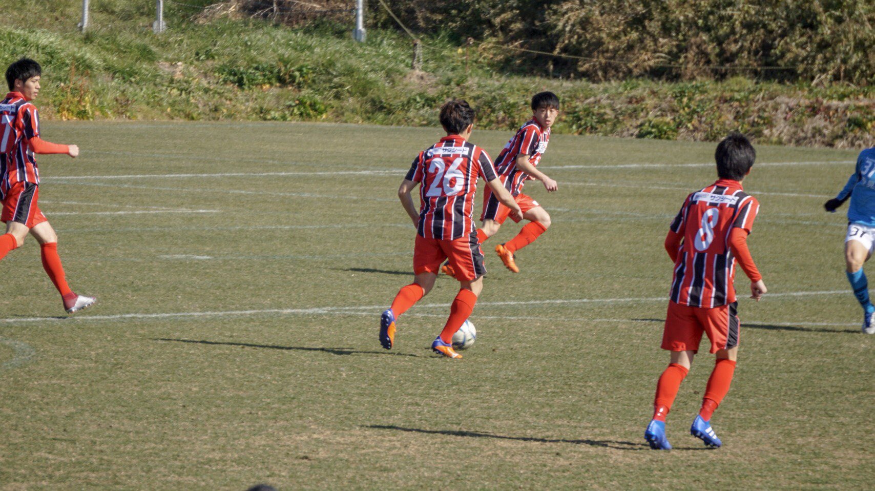イトゥアーノfc横浜 公式 選手紹介 継続 Vol 7 小松凜之介 Mf 19歳 2シーズン目 横浜市出身 過去の所属チーム 小学校 横浜すみれsc 中学校 中川西中 高校 駒澤 イトゥアーノはこんなチーム 選手と監督の距離が近く みんなで戦う意識