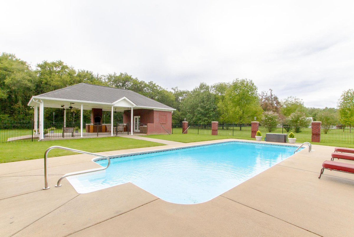LisaCondra's tweet image. Are you looking for a custom built estate home. Check out 4775 Bass Rd. Murfreesboro, TN 37129. 5.1 acres with no City Tax or HOA. 4 Bedroom, 3.5 Bath. Call me or your favorite Realtor for more information. redrealty.com/lcondra
Red Realty LLC
615-207-7807
615-896-2733