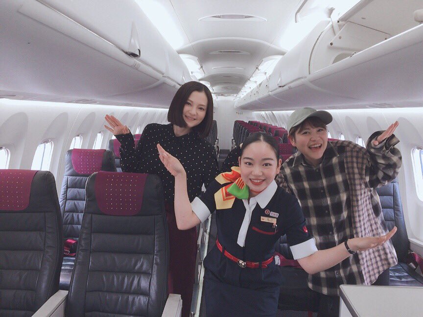 石垣優 Ex やなわらばー Staff Pa Twitter ちょーお気に入りの写真 琉球エアーコミューター Rac で キャビンアテンダントさんと 撮った写真 やなわらばーを昔から知っていて Cdも聞きながら 応援して下さっていたそうなんです 本当に有り難い