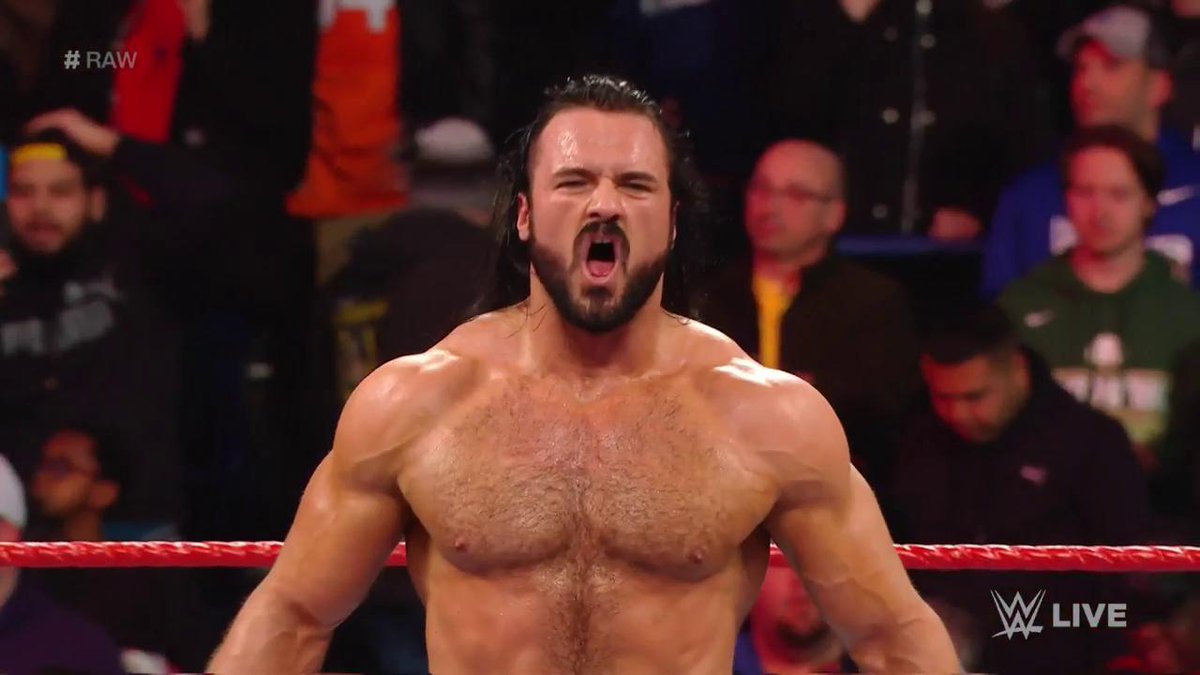 wweespanol's tweet photo. TRES DE TRES! @DMcIntyreWWE acaba con los hermanos de #TheShield uno a uno... ¿Fue mejor que @WWERollins o nunca le hubiera ganado de no ser por la aparición de @BrockLesnar? 

#RAW #WWExFOX https://t.co/J1HbTYtFmc