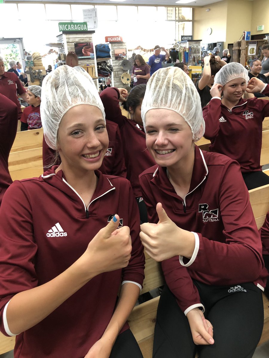 RMSoftballTeam's tweet photo. @RMSoftballTeam  volunteered at Feed My Starving Children @fmsc_org  GREAT TIME GREAT FUN https://t.co/Y8OQK7s3Rf