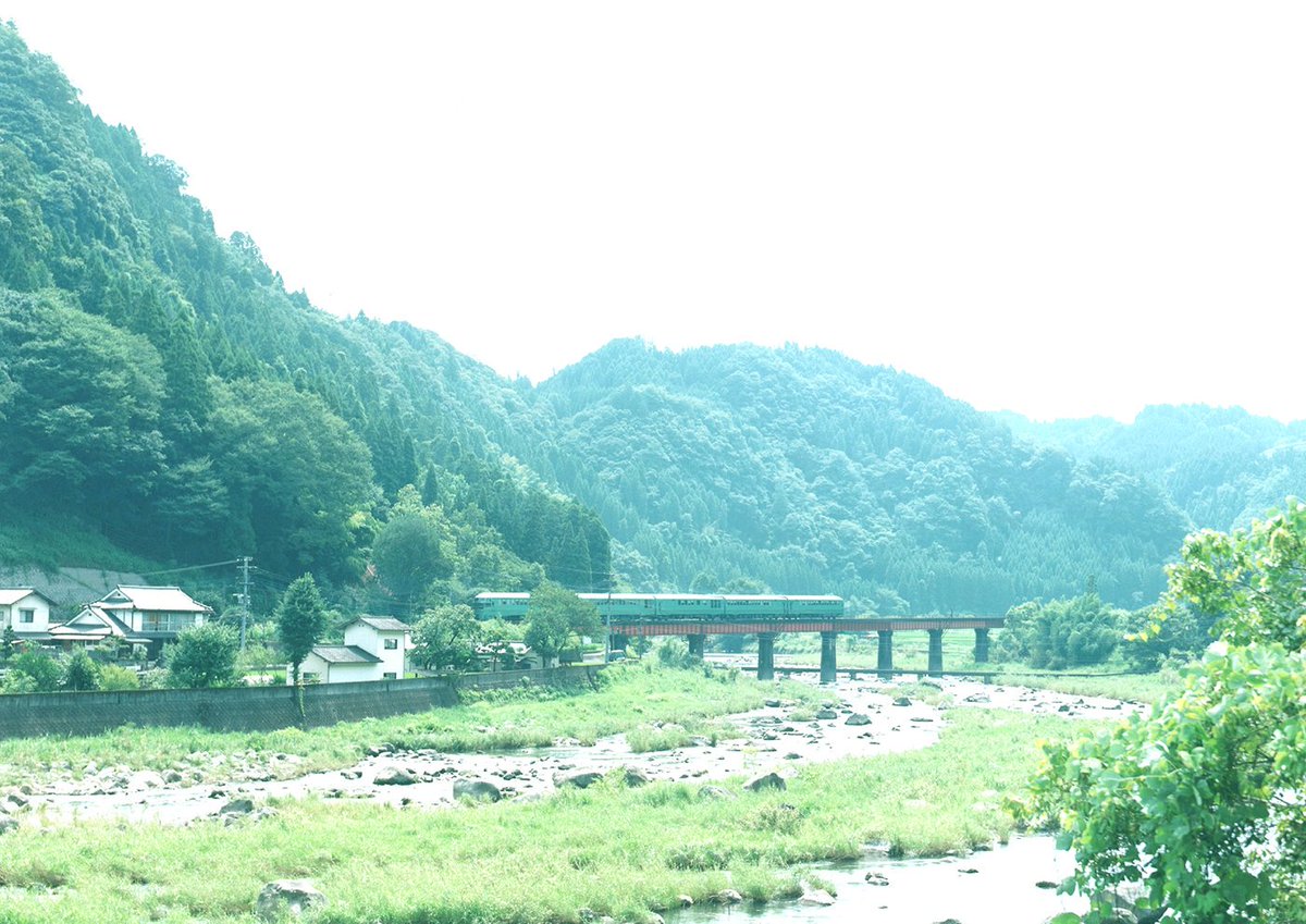 The railway is by far the mode of rural transport that is the least destructive towards both its destination and the country is passes through. #TrainTwitter #GoodAgrarianism