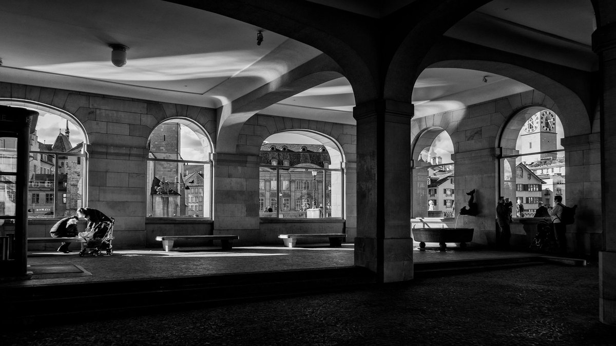 Under the arcades
.
......#bnw #bnwphoto #bnwbnwasterfilmphotography #bnwfilm #ishootfilm #filmisalive #filmisnotdead  #bnwm  #bnw_drama_2019 #bnwlandscape #landscapephotography #bnw_perfection_magazine #bnw_rose #bnwplanet_2019 #bnw_greatshots #bnw_zone #bnw_Switzerland