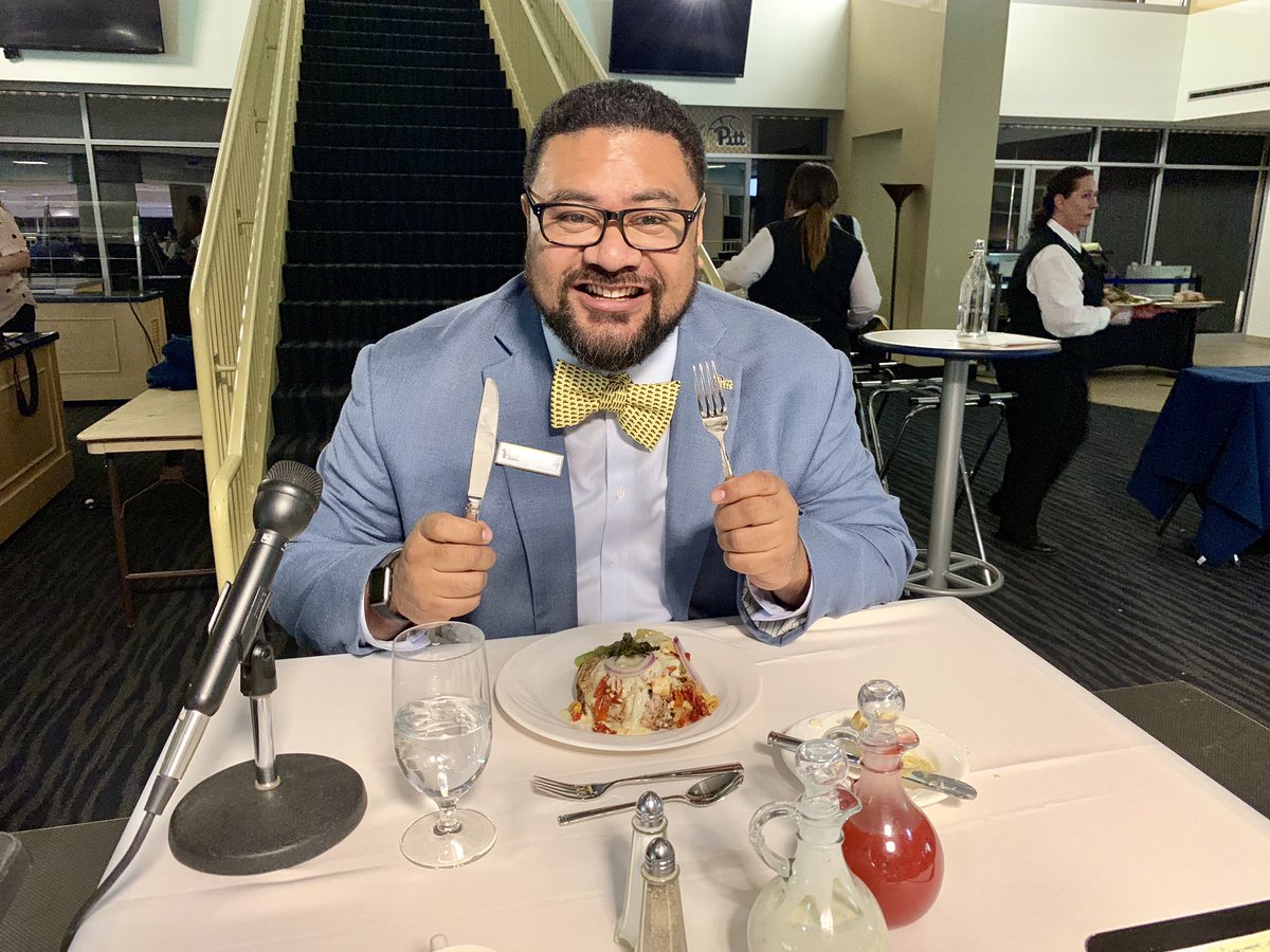 PennyS66's tweet photo. One of my favorite programs we deliver through @Pitt_LIFESKILLS #DiningEtiquette #GetYoGrubOn #Professionally 😁 #H2P #ForeverPanthers #PittScriptForLife https://t.co/aqSh5vobl3