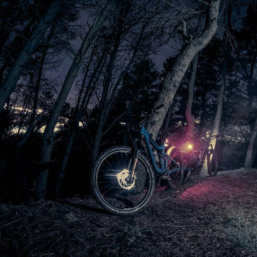 MagicshineL's tweet photo. "Cold nights coming to an end soon"
Photo by @ride_ya_bike #repost
#magicshine #magicshinelights #magicshinelighting #seemee60 #seemee20 #taillight #mountainbike #mtb #nightout #nightride #forest #downhill #offroadriding #ridewithconfidence #rideafterdark #bestbikelight https://t.co/AESuFEqaqZ