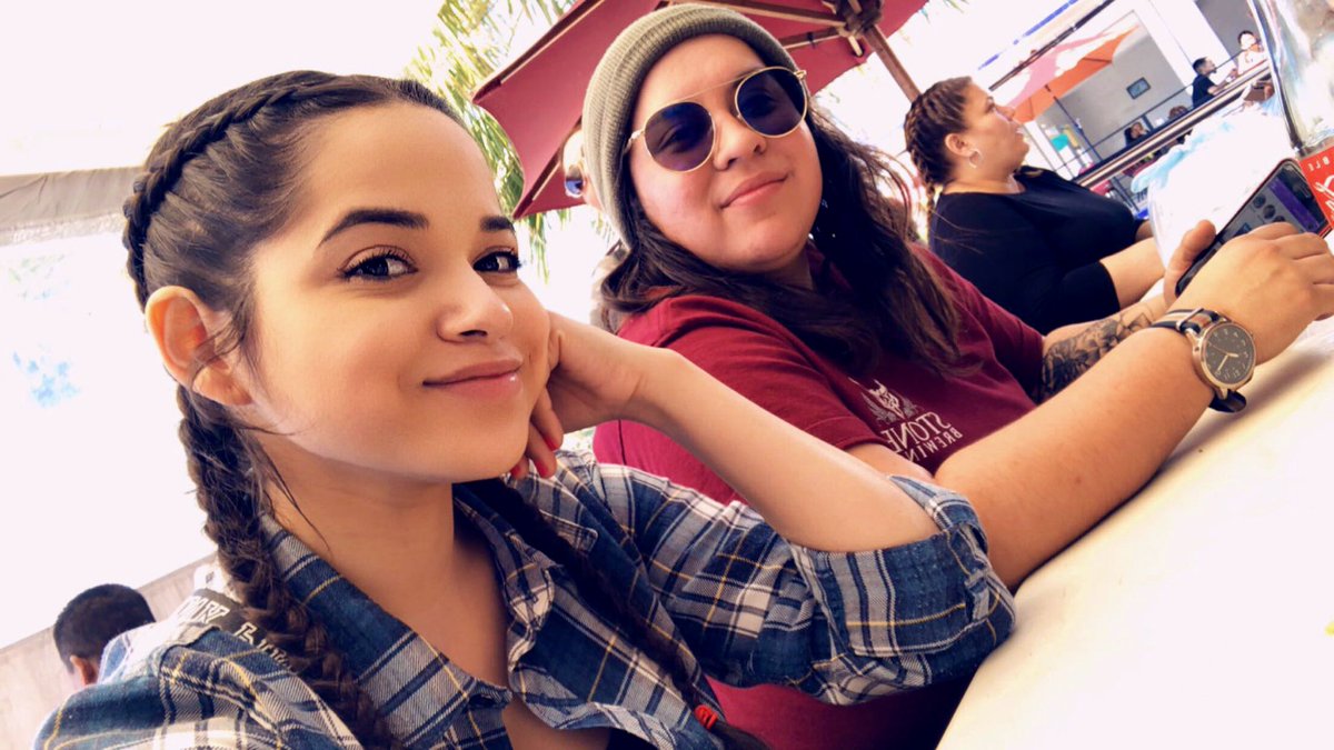 _prisssscilla's tweet photo. Spring break 2019 was by far a success! 🍻🌊😎 #SpringAtPapas #springbreak2019 @papasandbeer https://t.co/meLMMlKwo9