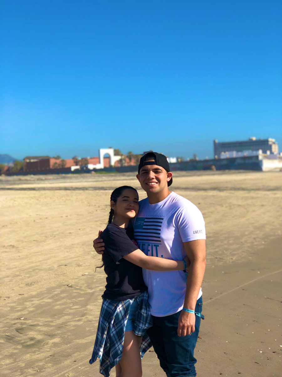 _prisssscilla's tweet photo. Spring break 2019 was by far a success! 🍻🌊😎 #SpringAtPapas #springbreak2019 @papasandbeer https://t.co/meLMMlKwo9