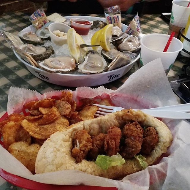 silkysonbeale's tweet photo. Get in my belly!! #SilkysSeafood #silkyosullivans #silkys #memphis #downtownMemphis #bealestreet #seafood #gulfoysters #oystersonthehalfshell #fresh #poboy #greatfood #memphisfoodscene #whoshungry #lunch #dinner #eatingonthepatio #yummy #getinmytummy #so… https://t.co/PTJGX7lejk https://t.co/tbF41KFY4G