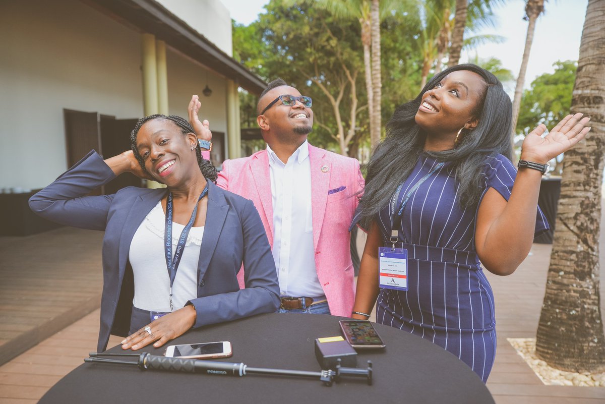 BenitoElisa2's tweet photo. When friends from US attended a "Blockchain Conference on the beach" in Mauritius😉 #samsonwilliams #dxteam #blockchain #mauritiusblockchainconference https://t.co/WrBfOVNfNp