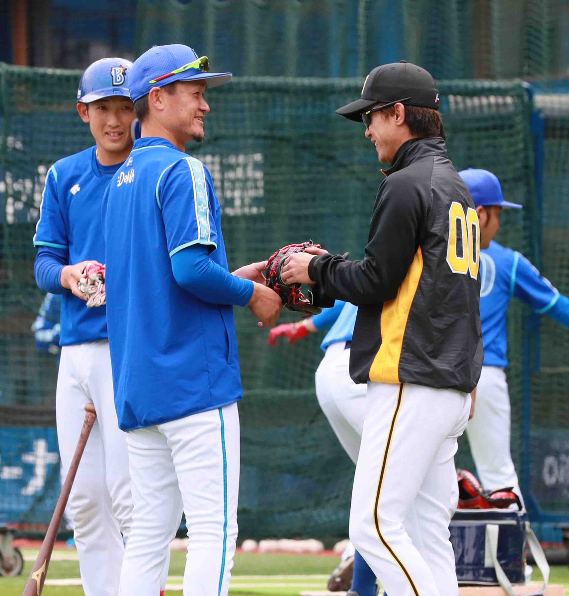 本日は横浜スタジアムでDeNA戦です。試合前練習ではこんな