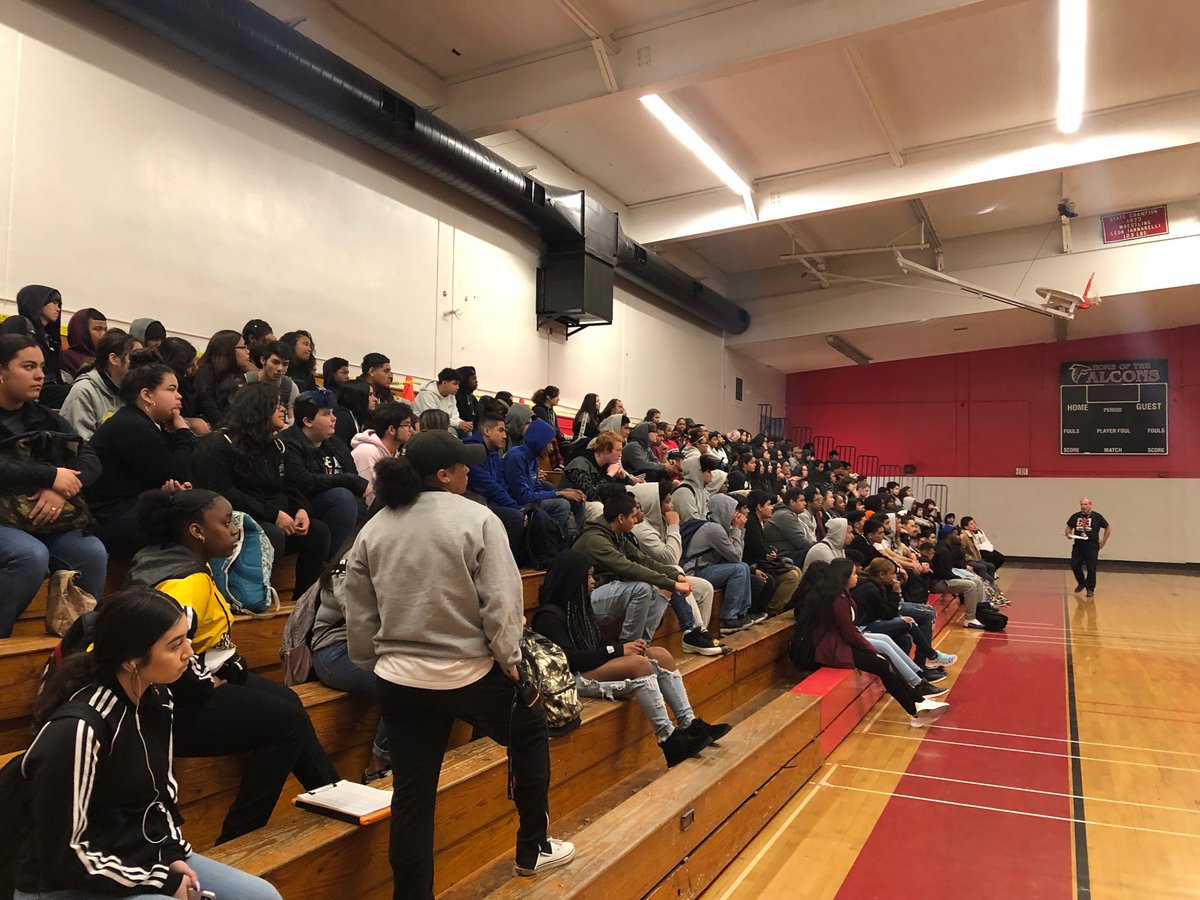 LTorres_PE's tweet photo. Grateful to ⁦@impactdrivers⁩ ⁦@ChpSolano⁩ ⁦@SolanoCoTrauma⁩ for coming out and presenting to our students about the significance of #distracteddriving  Our FNL kids rocked it today as well! ⁦@Cushman_FHS⁩ ⁦@FHSTheHigh⁩ ⁦@CFNLP⁩ https://t.co/UUHPglwrYk