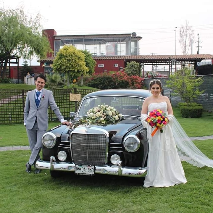 FloreriaAzteca's tweet photo. #sesionfotograficanupcial. #autosclasicos. #alquilerautosnupciales. https://t.co/zxM5aWRZ5X https://t.co/sXIb7OCqQM