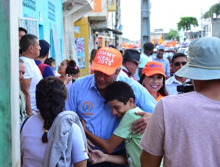 _alextortol's tweet photo. Nuestro líder y futuro alcalde  @jimmyjairala lidera masiva caravana y caminata por el Guasmo Norte. El sur de la ciudad sabe que #ElMejorGuayaquilDeTodosLosTiempos está cada vez más cerca. https://t.co/Xgrn4vNzQK