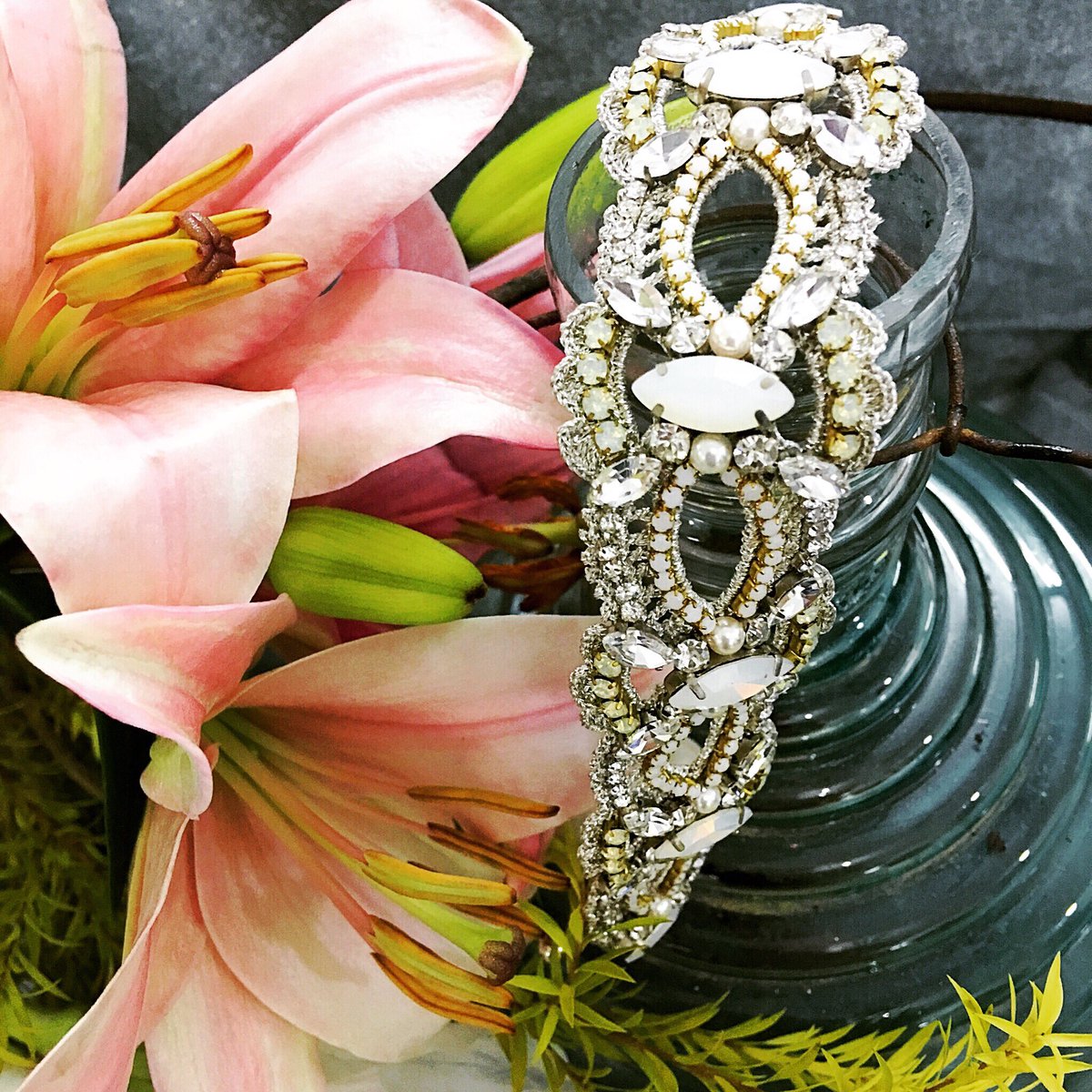 StErasmus's tweet image. “She can beat me, but she cannot beat my outfit.” – Rihanna #bracelet #rihanna #flowers