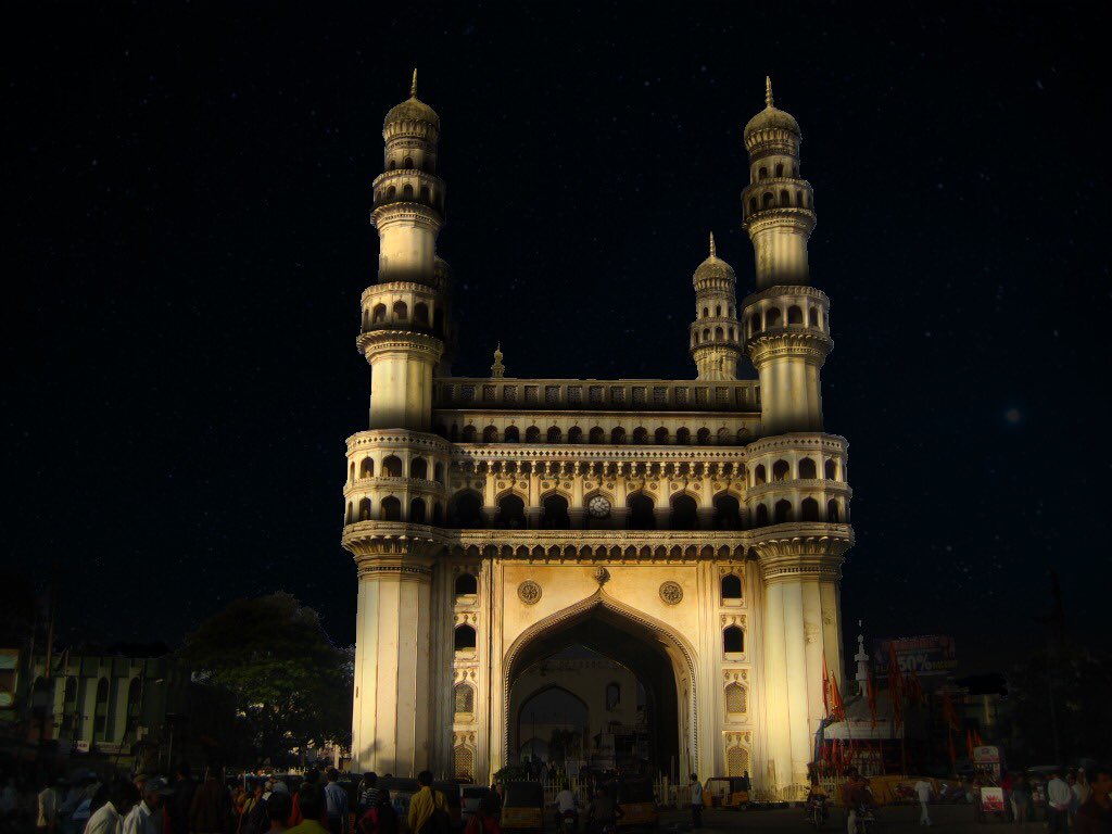 Can we go to charminar at night?