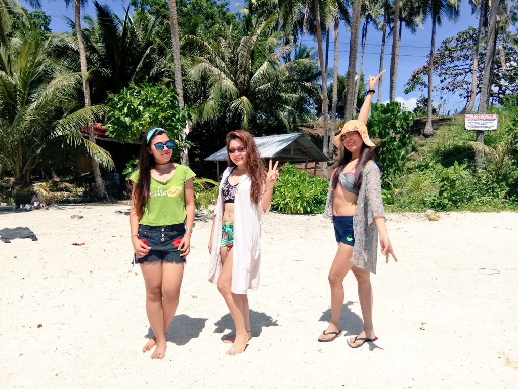 MayGora's tweet photo. The otherside☀️ #friendshit https://t.co/4xUnkZ14Se