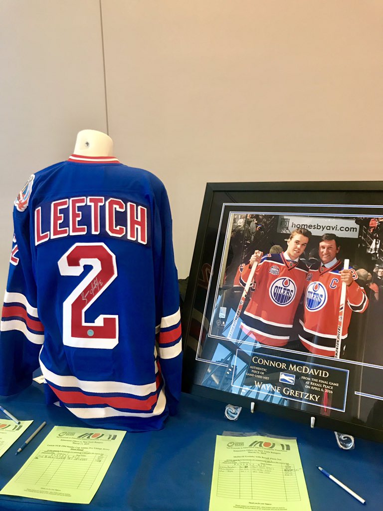 SpectrumAuth's tweet image. What a great start to the week at @RogersPlace as we cheer on the @EdmontonOilers as they fight their way to victory against the @NYRangers 💪🏼💪🏼 Stop by our auction tables to see what we got out tonight 🔥 @Oil_Foundation @burgundyoak #LetsGoOilers #YEG #oilcountry