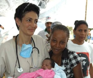 EmbaCuba_Haiti's tweet photo. Cubans living in #Haiti🇨🇺🇭🇹 joined the tribute to the women who provide services or reside in this nation, on the occasion of the commemoration of International Women's Day. @BrunoRguezP @cubaembajadores @jmayofdez @CubaMINREX @SoberonGuzman @NacionyEmig @aneli_ruiz @prensacuba https://t.co/a19ICi2JPn