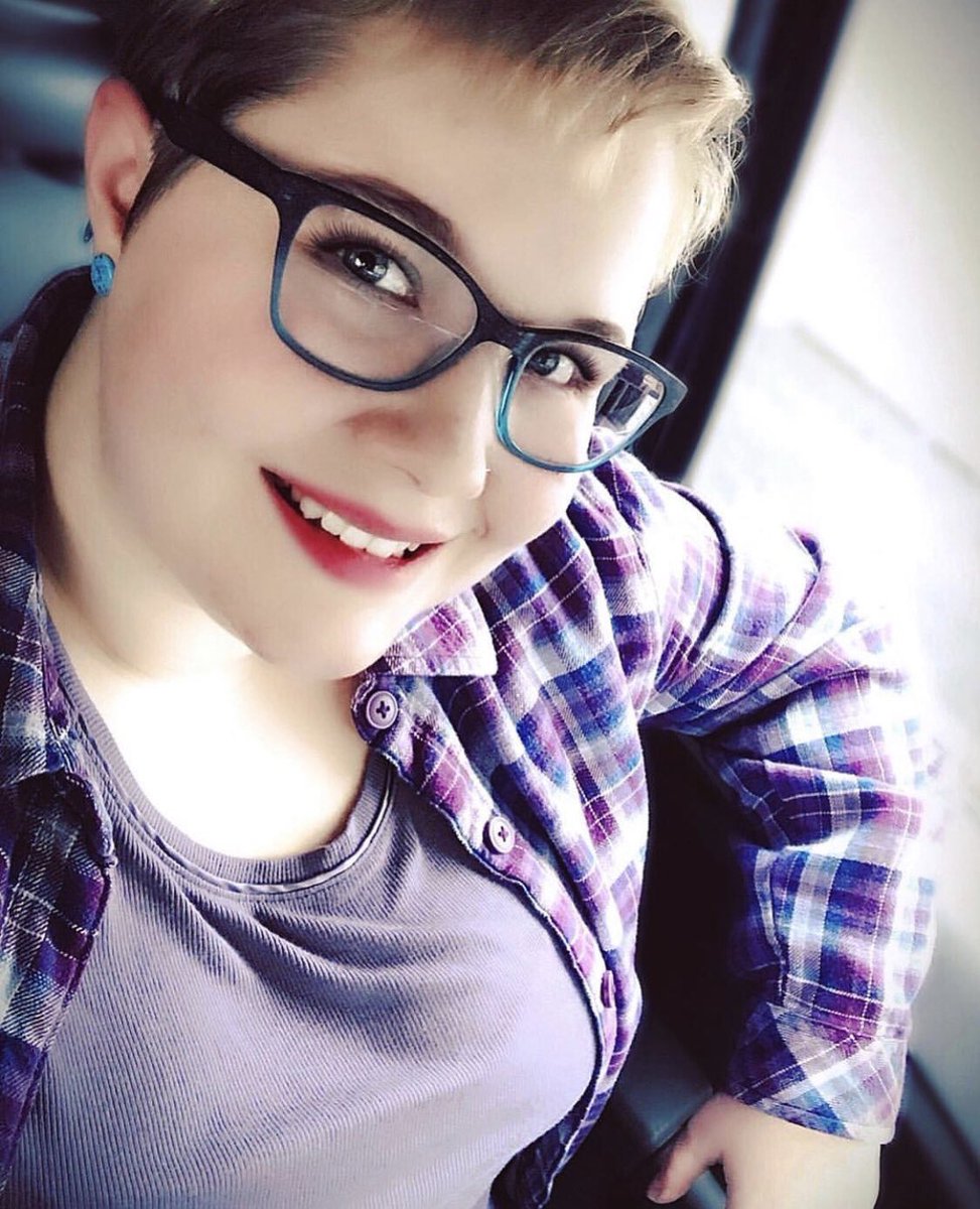 AFCompson's tweet photo. Ladies and Gentlethems, it’s okay to present as the gender you were assigned at birth. You’re still valid. #nonbinarylookslikeme https://t.co/7CAVsyLW7U