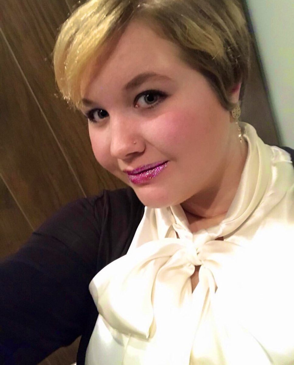 AFCompson's tweet photo. Ladies and Gentlethems, it’s okay to present as the gender you were assigned at birth. You’re still valid. #nonbinarylookslikeme https://t.co/7CAVsyLW7U