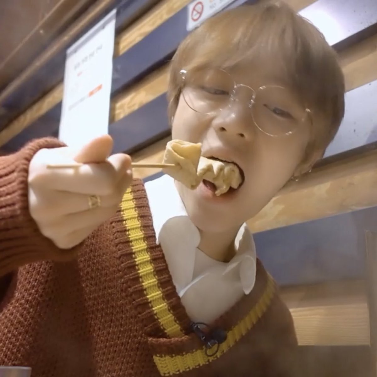 classicbeomgyu's tweet photo. 𝟷𝟿𝟶𝟹𝟷𝟷 ♕ to owner 

-he is WOW SPECS! https://t.co/WeEDwM9TDy