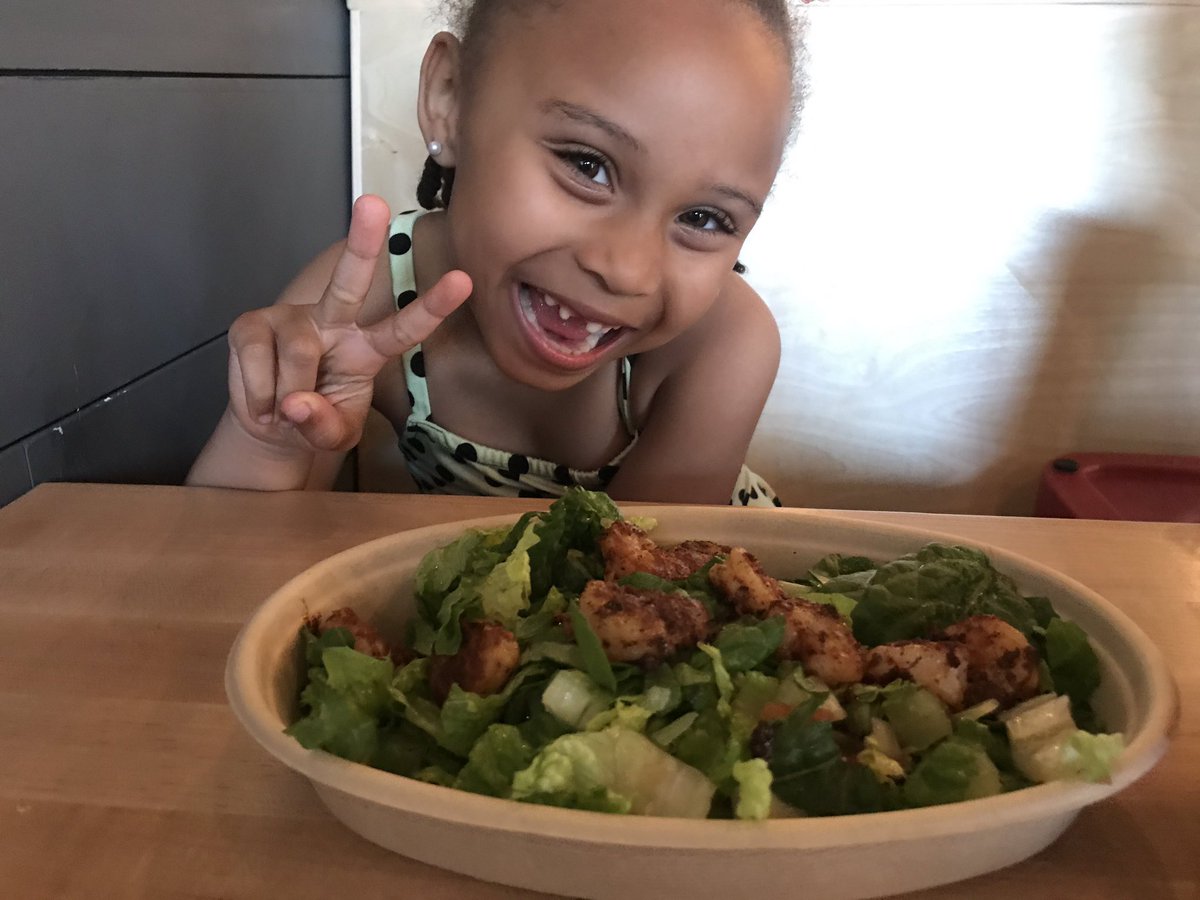 OTGriffinMedia's tweet photo. Kids eat for .99 every Monday night @izzos https://t.co/ZVTPg2kyPi