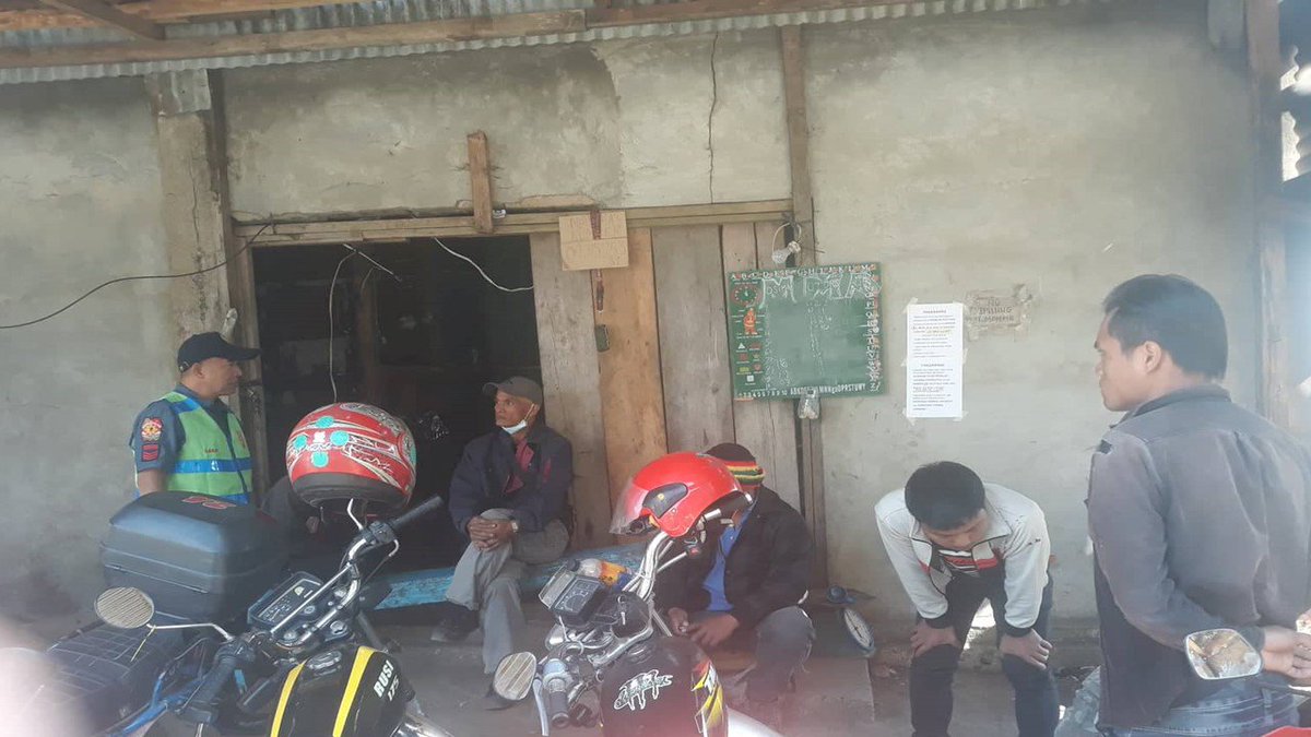 PNPBauko1's tweet photo. #TAPHANG/Dialogue
#Continuous campaign on anti-illegal drugs
#Doublebarrelreloaded
#brgyvisitat Mabaay
@rwinp88 @ProcorRpcrd @rpioprocor @1502ndJaguars @PNPMtProvince @MtProvincePPO @Helpsolve_crime @pio_mtprovppo @odialbayalde @OEnmodias @1502ndJaguars @BontocMPS1 @adsforbaguio https://t.co/ju0vAobA6H