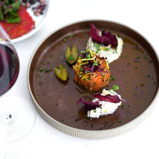 In coho-rts about the simple yet beautiful taste of salmon tartare
.
The @CNTower's collaboration with Regalia Native Pride this month welcomes an "Indigeneous-fusion" themed menu curated by @chef_wolfman at @CNTower360
.
The Coho Salmon Tartare (beetroo… ift.tt/2F4bgqL