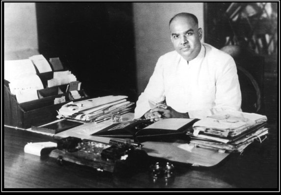 #SyamaPrasadMookerji, a man way ahead of his times who understood the implications of Art 370 and fought tooth and nail to get it removed but, alas, had to pay with his life for defending the sovereignty of the nation. We must honour his memory by now abrogating #Art370 & #35A.