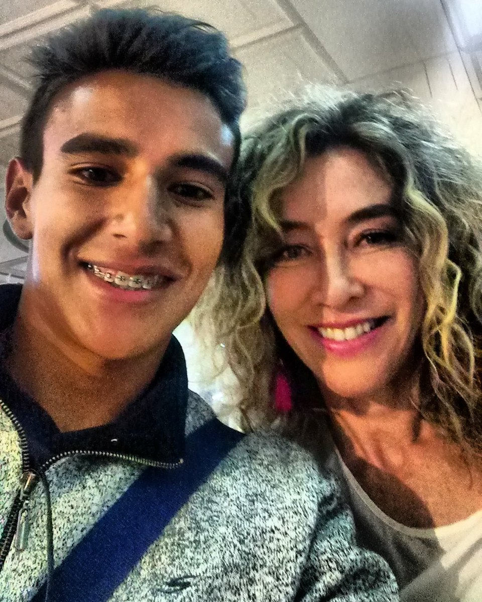 Un honor conocer a una gran actriz! <a href="/mcarvajal28/">marcela carvajal</a> 
#MarcelaCarvajal