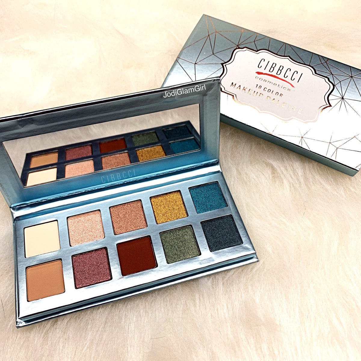 GenuinelyJodi's tweet image. Available at Amazon for $7.99. Total steal. Highly pigmented! 
amazon.com/gp/product/B07…⁣
⁣
#matteshadows #shimmershadows ⁣
#makeupgoals ⁣#EyeshadowPalette