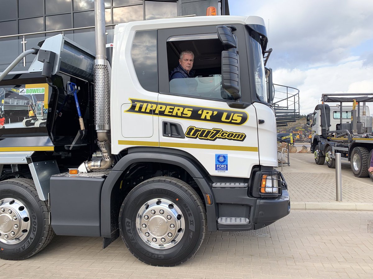 Guynicholls7's tweet photo. Another 2 @ScaniaUK tippers on the road today for Tippers R Us , many more to follow https://t.co/oTIOQaiiNO #scania #scaniatrucks #recycling #construction #newestfleet #boweld #boweldbodies #alcoa https://t.co/ZppHLHLZDf