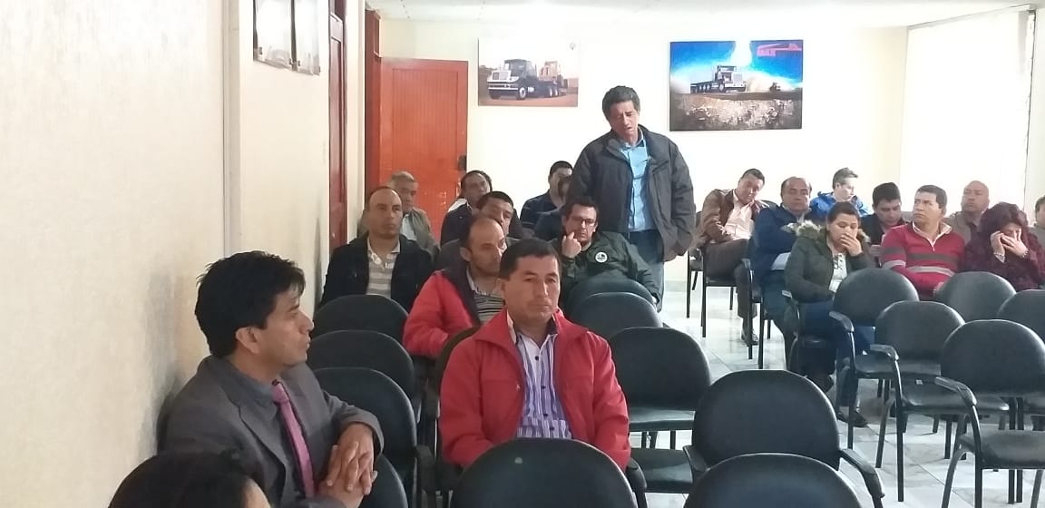 Fenatrape_EC's tweet photo. Fenatrape recibida por la Asociación de Transporte Pesado del Carchi. El ing. Vizcaíno hizo una exposición de las resoluciones del Congreso sobre el incremento al diésel; las reformas a la Ley de Tránsito; la propuesta de modernización @ANT_ECUADOR ); capacitación y servicios... https://t.co/ariviYg6pc