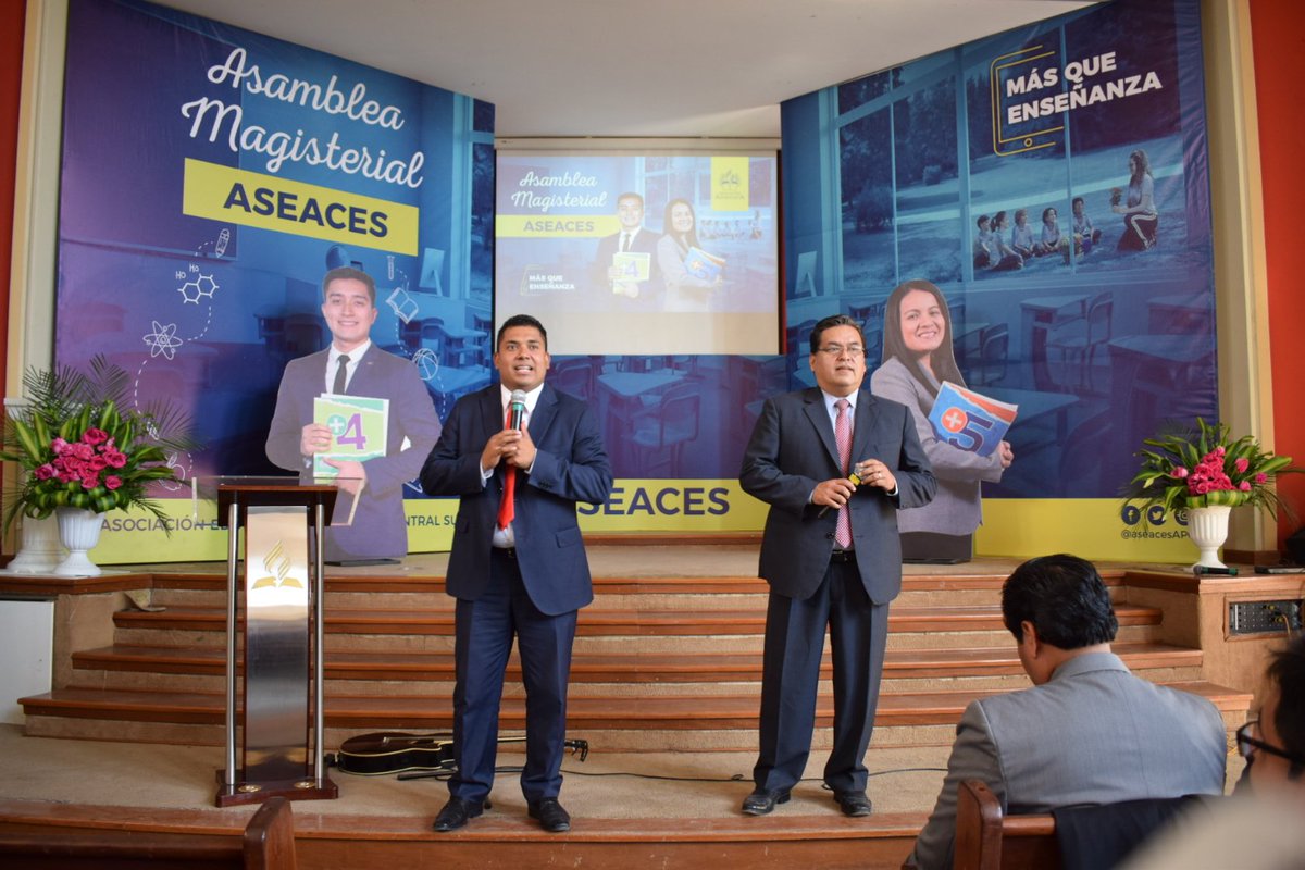 aseacesAPC's tweet photo. El Pr. Yeison De Avila, Departamental de Educación y el CPC Javier Mendoza, Gerente Financiero de la Asociación Educativa Adventista Central Sur dan la bienvenida y aperturan la #AsambleaMagisterial #ASEACES 2019.
#EducaciónAdventista #MásQueEnseñanza https://t.co/dPdE07PJip