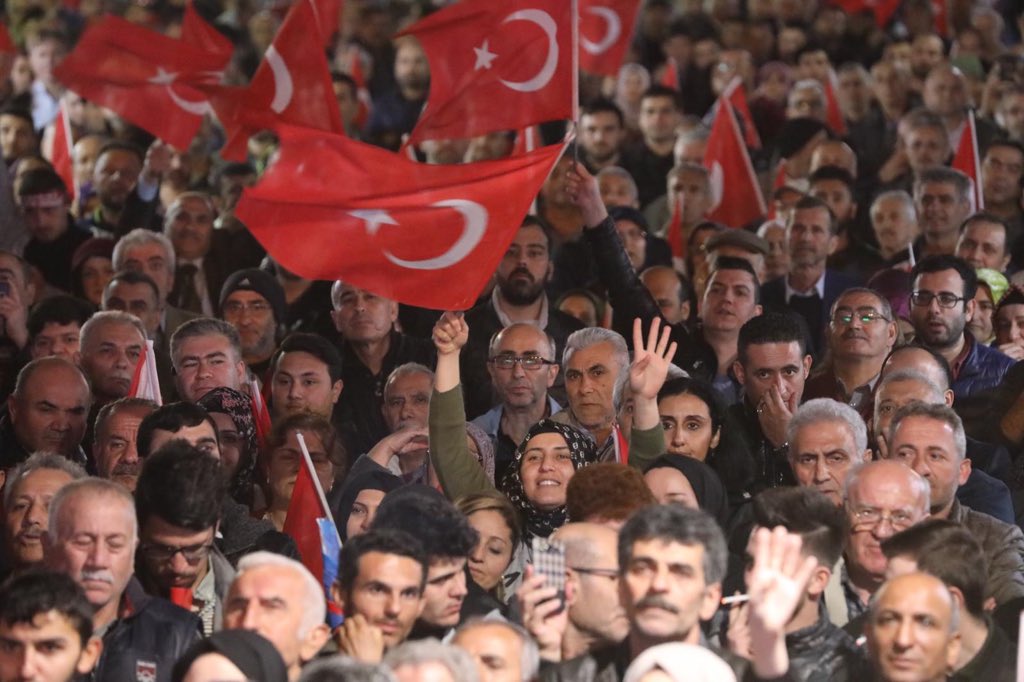 Hedefimiz bir, sevdamız ortak!

İçişleri Bakanımız Sn. Süleyman Soylu ile birlikte Bayraklı’dayız. ‘’Şimdi İzmir'in kazanma zamanı!’’ diyerek çıktığımız bu yolda bizleri yalnız bırakmayan tüm dostlarımıza teşekkür ediyorum.

#İzmireDeğer
<a href="/suleymansoylu/">Süleyman Soylu</a>